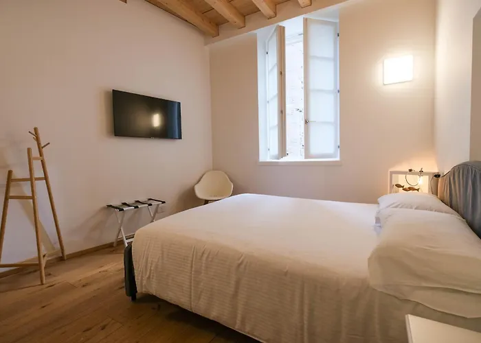 Hotell Alberti Mandello del Lario